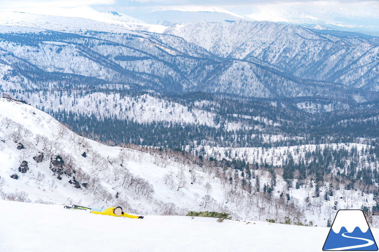 大雪山旭岳ロープウェイ｜北海道最高峰「旭岳」で、ひと足先に滑り納め…。2024-2025シーズンも SNOW Freaks をご覧くださり、どうもありがとうございました！